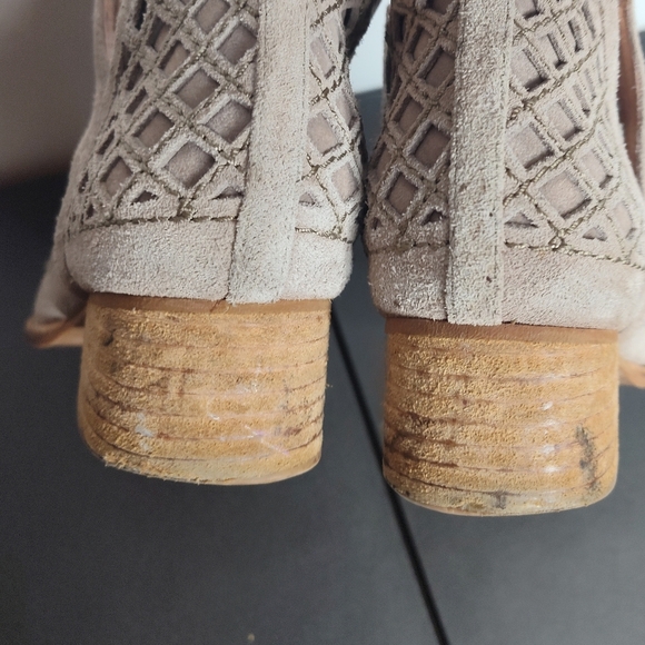 Jeffrey Campbell Taggart Suede Lazer Cut Booties size 9.5 women's - Picture 4 of 10